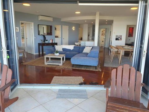 Sanbah-Surf, Views, Beach - Accommodation Redcliffe 1