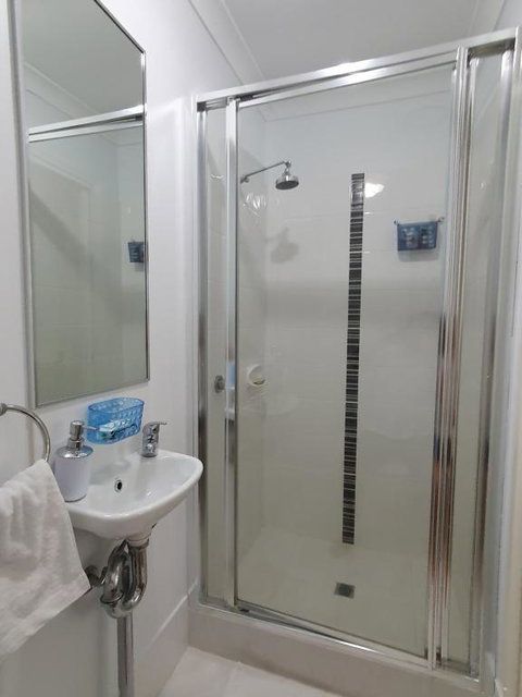 Sandalwood Guest Room - Accommodation Redcliffe 3