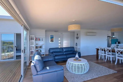 Sandbar Beach House - Accommodation Redcliffe 2