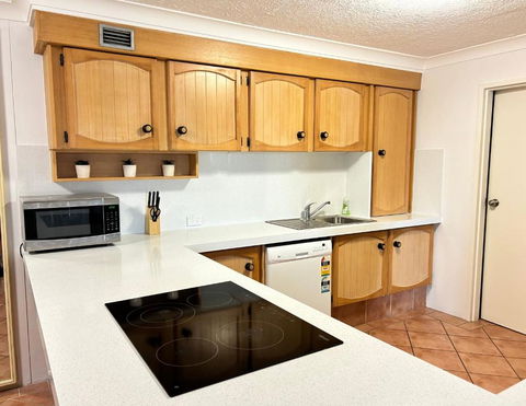 Sandbar Unit 402 - Accommodation Redcliffe 2