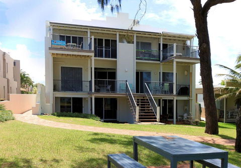 Sandcastles 1 - Accommodation Redcliffe 3