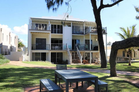 Sandcastles 8 - Accommodation Redcliffe 3