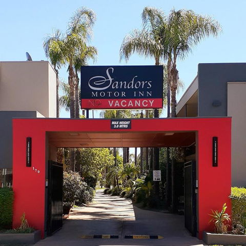 Sandors Motor Inn - Accommodation Redcliffe 0