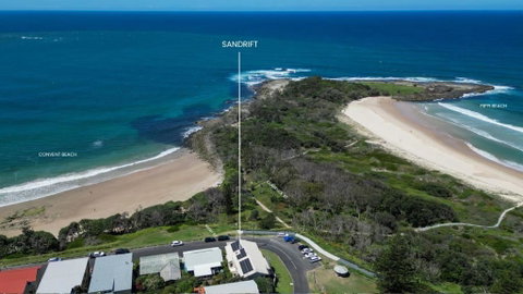 Sandrift Two - Oceanstays - Accommodation Redcliffe 3