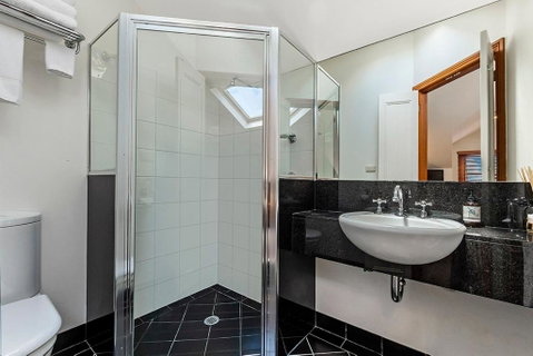 Sandstone Suites - In The Heart Of Port Fairy - Accommodation Redcliffe 3
