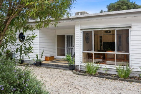 SANDY ANN At Lonnie - Accommodation Redcliffe 1