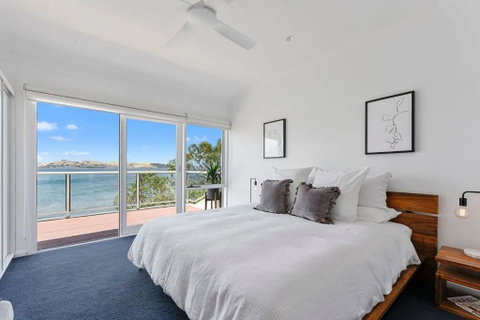 Sandy Bay Beachfront Oasis Direct Beach Access - Accommodation Redcliffe 3