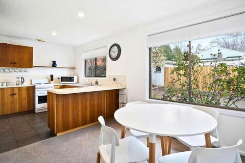 Sandy Bay Cozy Cottage Close To CBD - Accommodation Redcliffe 1