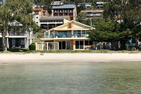 Sandy Beach House Corlette Unit 1 Waterfront WI-FI Aircon - Accommodation Redcliffe 0