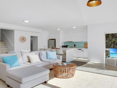 Sandy Cove - Accommodation Redcliffe 2