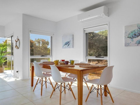 Sandy Cove - Accommodation Redcliffe 3