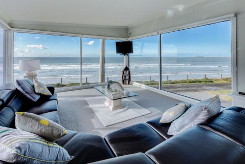 Sandy Cove - Accommodation Redcliffe 0