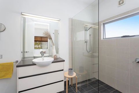 Scarborough Beach Break Holidays - Unit 3 - Accommodation Redcliffe 0