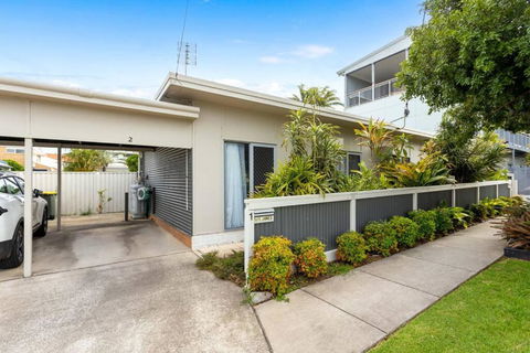Self-contained Unit In Scarborough - Accommodation Redcliffe 2