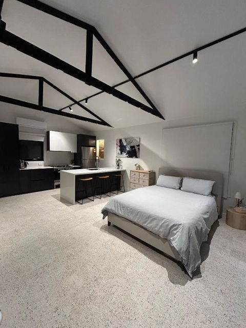 Seaside Retreat On Park - Walk To Beach - Luxury - Jacuzzi - Accommodation Redcliffe 2