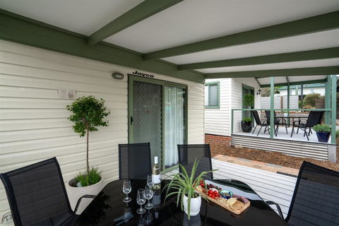 Selwyn Cottage 3 - Accommodation Redcliffe 1