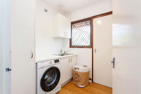 Serenity Haven - Accommodation Redcliffe 3