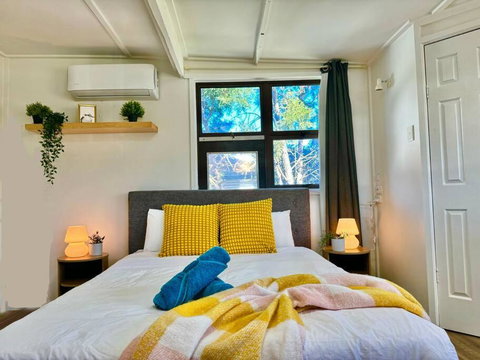 Shops Across St! Cute Studio In Salisbury - Accommodation Redcliffe 0