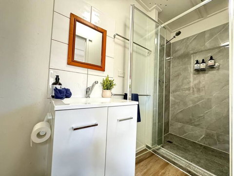 Shops Across St! Cute Studio In Salisbury - Accommodation Redcliffe 1