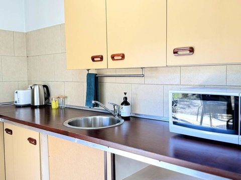 Shops Across St! Cute Studio In Salisbury - Accommodation Redcliffe 2