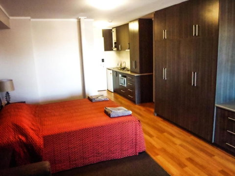 Spinifex Hotel - Accommodation Redcliffe 2