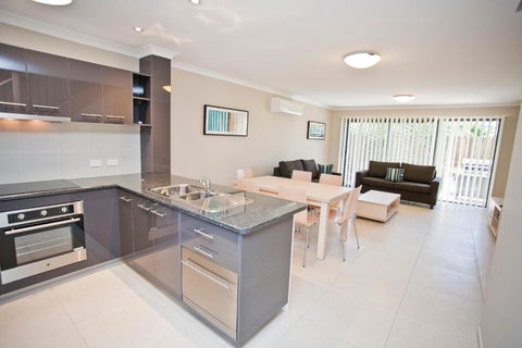 Stonewood Villas - Accommodation Redcliffe 0