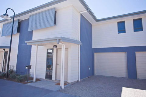 Stonewood Villas - Accommodation Redcliffe 3