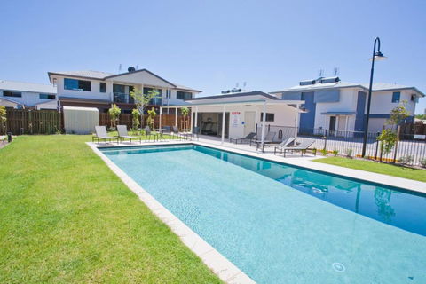 Stonewood Villas - Accommodation Redcliffe 1