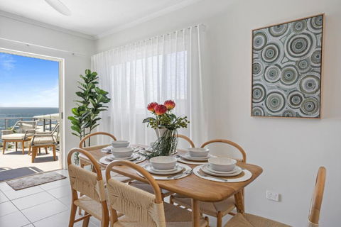 Stylish 3-Bed Apartment In Coastal Redcliffe - Accommodation Redcliffe 2