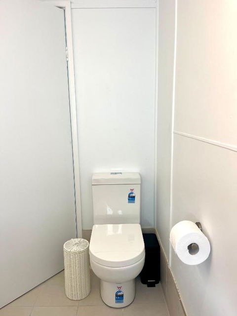 Sunshine Retreat Modern 3BR Haven - Accommodation Redcliffe 1