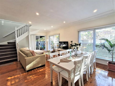 Sydney Meets Miranda, Comfy 4 Bedrooms Corner House - Accommodation Redcliffe 2