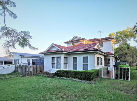 Sydney Meets Miranda, Comfy 4 Bedrooms Corner House - Accommodation Redcliffe 1