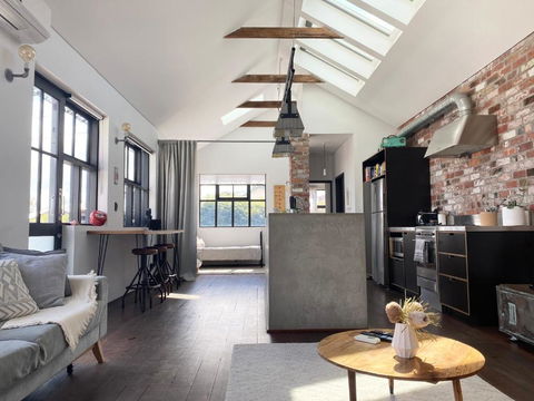 T H E L O F T - Stunning Private Apartment - Accommodation Redcliffe 2