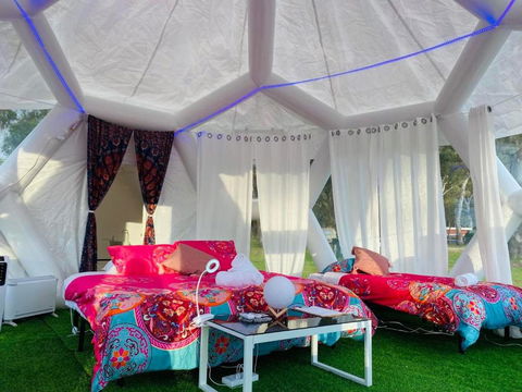 Taj Mahal Upgraded Hex Bubble - Accommodation Redcliffe 1