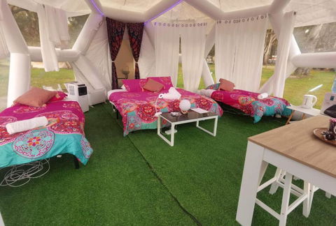 Taj Mahal Upgraded Hex Bubble - Accommodation Redcliffe 2