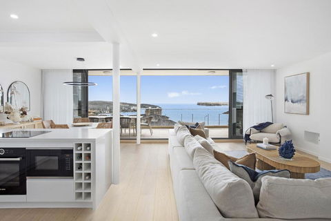 Tarquin - Stunning, Modern, Views - Accommodation Redcliffe 0