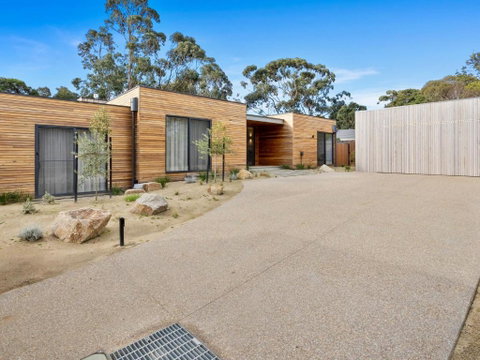 Terra House - Accommodation Redcliffe 3