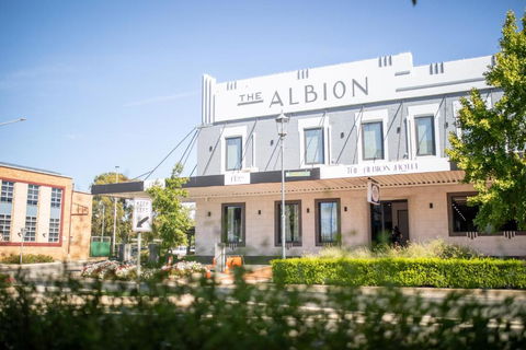 The Albion Hotel - Accommodation Redcliffe 3