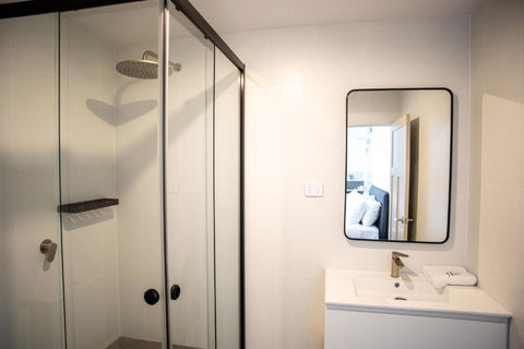 The Albion Hotel - Accommodation Redcliffe 1