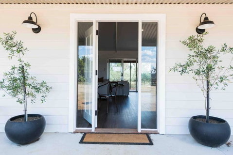 The Bungalow Cottage - Accommodation Redcliffe 1