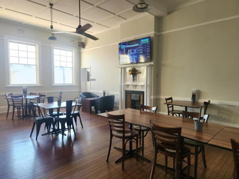The Exchange Hotel - Accommodation Redcliffe 2