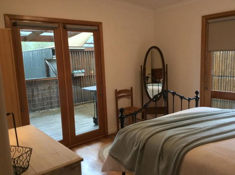 The Green Room Wattle Glen - Accommodation Redcliffe 3