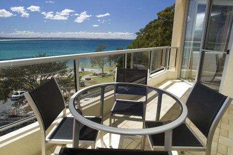 Beachpoint, Unit 401, 28 North Street - Accommodation Redcliffe 2