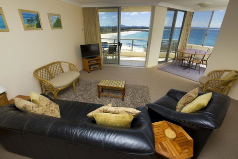 Beachpoint, Unit 401, 28 North Street - Accommodation Redcliffe 3