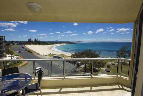 Beachpoint, Unit 401, 28 North Street - Accommodation Redcliffe 1