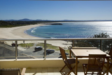 Beachpoint, Unit 402, 28 North Street - Accommodation Redcliffe 0