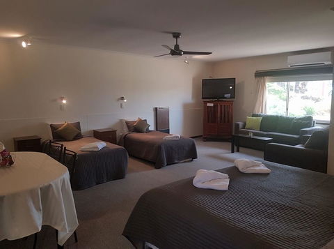 Beachport Motor Inn - Accommodation Redcliffe 1