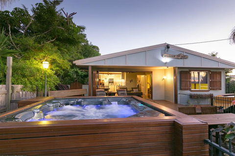 Beachside Cottages - Accommodation Redcliffe 0