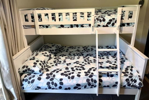 Beachside Escape - Accommodation Redcliffe 3