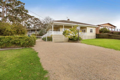 BEACHSIDE GETAWAY - DROMANA - Accommodation Redcliffe 0